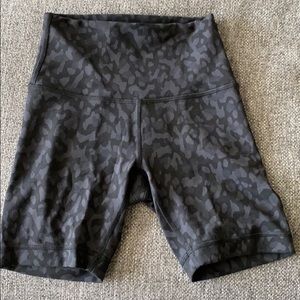 Lululemon WUNDER TRAIN HIGH-RISE SHORT 6"